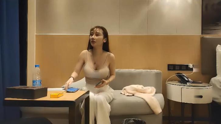 celestiawang sex Bị chị dâu dâm đãng quyến rũ